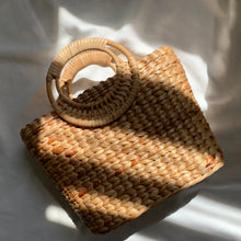 Load image into Gallery viewer, chic woven handbag for summer season 
